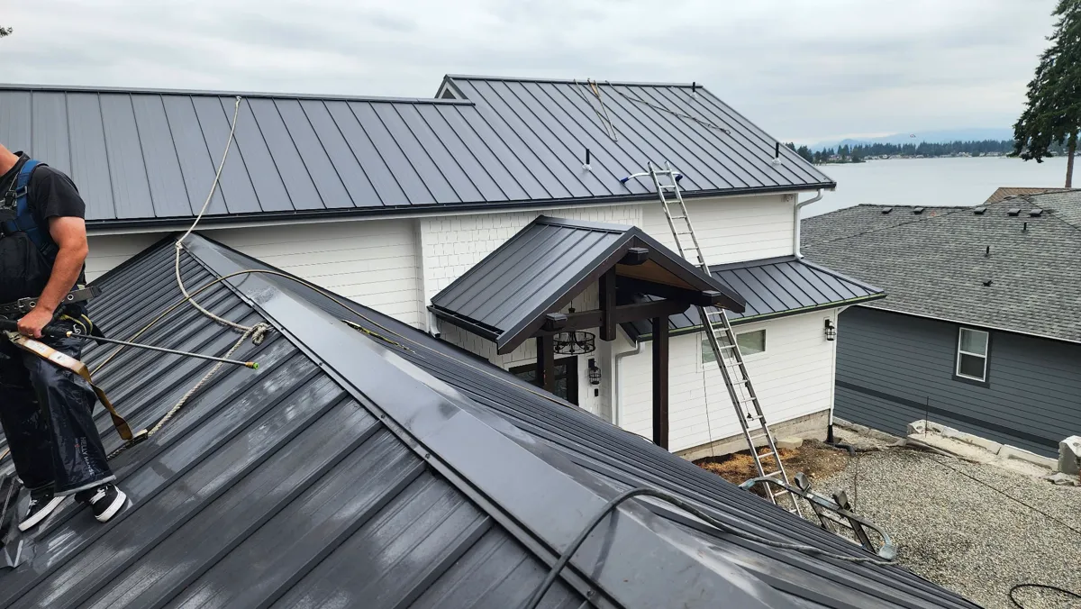 Metal roof maintenance service